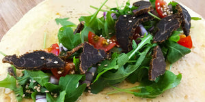 Wrap mit Hummus und Curry Biltong
